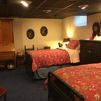 The Ashe Farm - Library Twin Room $159 - 2 guests - Bed & Breakfast Near Me - Marshall, North Carolina The Ashe Farm - Library Twin Room $159 - 2 guests - Bed & Breakfast Near Me - Marshall, North Carolina