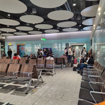 Aspire Lounge - Line to get in. At least 20 more people are waiting in the seating area. - Airport Lounges Near Me - Longford, XGL