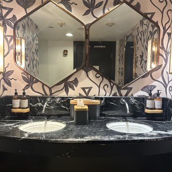 Hotel Amarano Burbank-Hollywood - Lobby bathroom - Hotels Near Me - Burbank, California