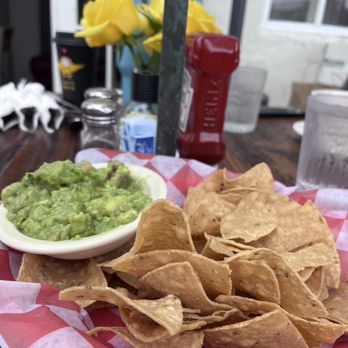 Harry's Coffee Shop - Chips & Guacamole - Breakfast & Brunch Near Me - Del Mar, California