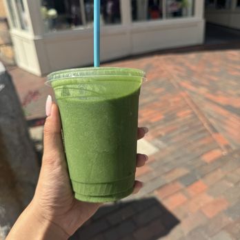 Cafe Creme - Green smoothie w/ spirulina - Coffee & Tea Near Me - Bath, Maine