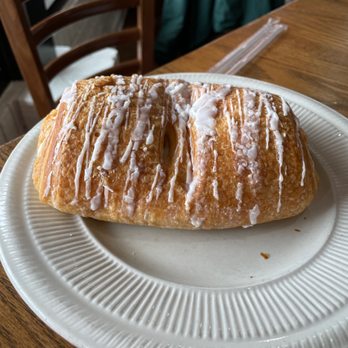 La Bonne Bouchee - Strawberry cream cheese croissant - Bakeries Near Me - Saint Louis, Missouri La Bonne Bouchee - Strawberry cream cheese croissant - Bakeries Near Me - Saint Louis, Missouri