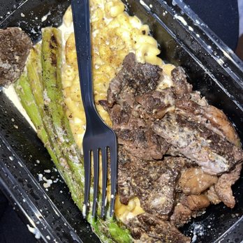 Chef Grizzly - Steak Macaroni and Asparagus - Seafood Near Me - Los Angeles, California Chef Grizzly - Steak Macaroni and Asparagus - Seafood Near Me - Los Angeles, California