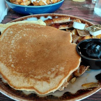 Muze Gastropub - Gastropubs Near Me - Lakewood, Ohio
