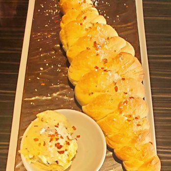 Plate - Amazing garlic bread - Cocktail Bars Near Me - Kansas City, Missouri Plate - Amazing garlic bread - Cocktail Bars Near Me - Kansas City, Missouri