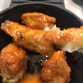 Pizza Hut - Spicy Garlic Wing Sauce - Pizza Near Me - Orlando, Florida