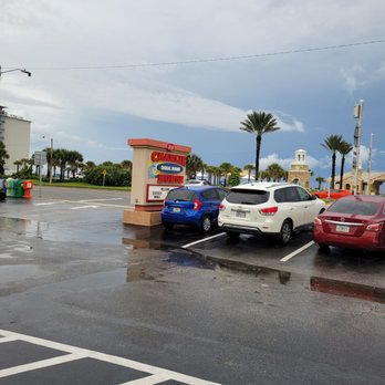 Charlie Horse Restaurant - cars parked in a parking lot - Seafood Near Me - Ormond Beach, Florida