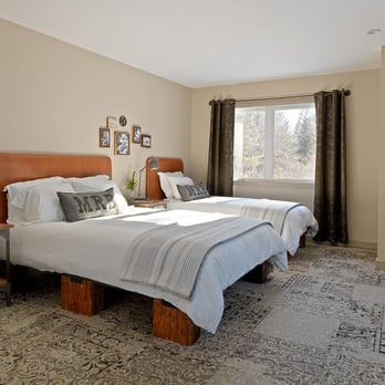 Mad River Barn - two beds in a bedroom - New American Near Me - Waitsfield, Vermont