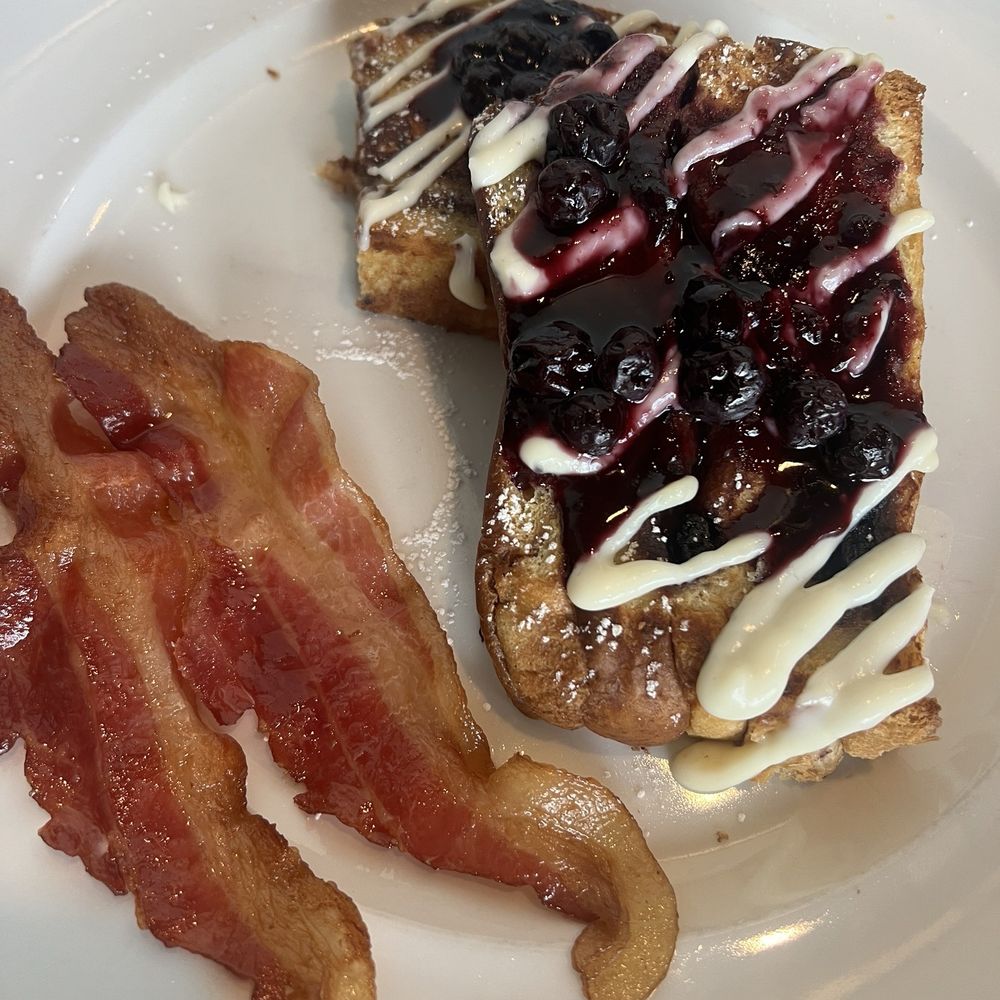 Toast & Berry - Blueberry lemon French toast - Breakfast & Brunch Near Me - Montgomery, Ohio Toast & Berry - Blueberry lemon French toast - Breakfast & Brunch Near Me - Montgomery, Ohio