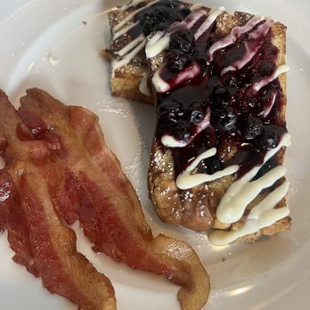 Toast & Berry - Blueberry lemon French toast - Breakfast & Brunch Near Me - Montgomery, Ohio Toast & Berry - Blueberry lemon French toast - Breakfast & Brunch Near Me - Montgomery, Ohio