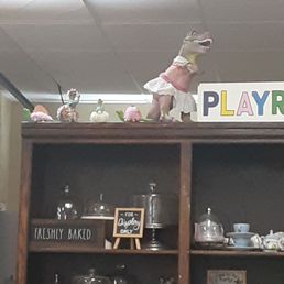 The only good thing here is the dinosaurs...