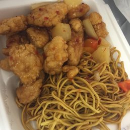 Chow mein with Sweetfire Chicken! Chow mein with Sweetfire Chicken!