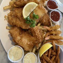 Montgomery's Cottage Lunch - Combo Platter: cod, prawns, clam strips, and fries