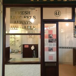 Hackney Museum - Neat exhibit on the changing spaces of Hackney, recreating the famous F. Cooke eel and pie shop.