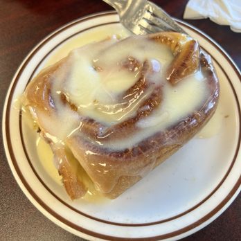 Cafe Diem - Cinnamon Roll - Breakfast & Brunch Near Me - Papillion, Nebraska