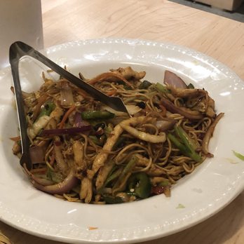 Mama Chang - Hunan Chicken chow mien. - Chinese Near Me - Fairfax, Virginia