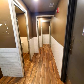 Park Street Tavern - Women's Restroom - Pubs Near Me - Columbus, Ohio Park Street Tavern - Women's Restroom - Pubs Near Me - Columbus, Ohio