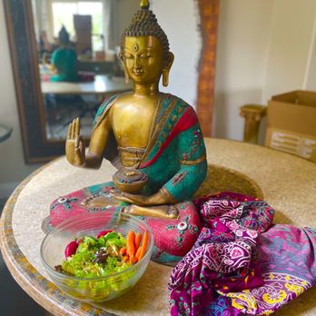 Move 4 Less - In my old home they left my dining room table in place with my Buddha statue so I could enjoy my final meal. - Movers Near Me - Las Vegas, Nevada Move 4 Less - In my old home they left my dining room table in place with my Buddha statue so I could enjoy my final meal. - Movers Near Me - Las Vegas, Nevada