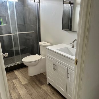Monarca Construction & Remodeling - After - vanity view - General Contractors Near Me - Bellingham, Washington Monarca Construction & Remodeling - After - vanity view - General Contractors Near Me - Bellingham, Washington