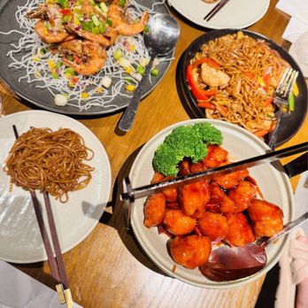 Lunar - Salt and Pepper Shrimp , Lo Mein with chicken, General Tso's Chicken - Chinese Near Me - New York, New York