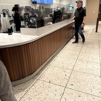Starbucks - Coffee & Tea Near Me - Burbank, California