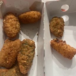 7 piece jalapeño pepper no cheese on the ones in the right 7 piece jalapeño pepper no cheese on the ones in the right