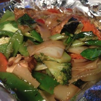 Diamond Thai - pad kee mao (all this for only $5.75!) - Thai Near Me - Portland, Oregon