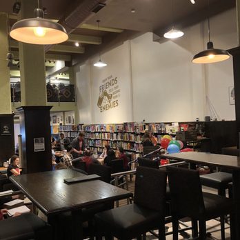 Pawn and Pint - Eatertainment Near Me - Kansas City, Missouri