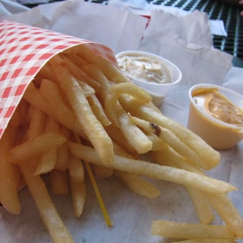 Mean Red - Frites 'n' Meats: Frites, spicy chili aioli and horseradish aioli - Food Trucks Near Me - Peck Slip, New York