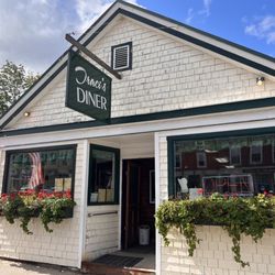 Tracis Diner - Exterior