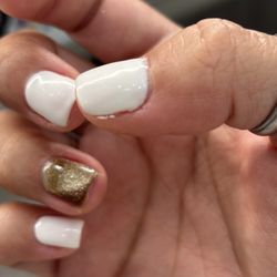 5th Nail Lounge - Bad paint