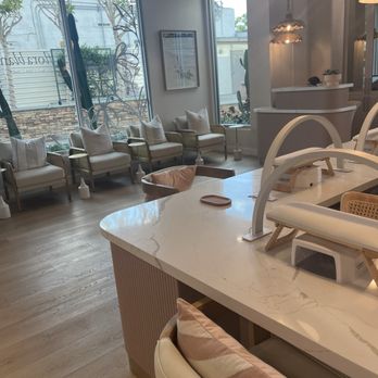 Flora Blanc Nail & Lash Studio - Nail Salons Near Me - Encinitas, California