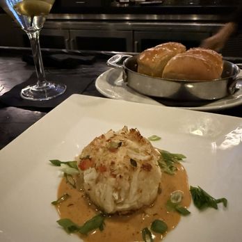 Del Frisco's Double Eagle Steakhouse - Del's Jumbo Lump Crab Cake and Bread - Steakhouses Near Me - Las Vegas, Nevada