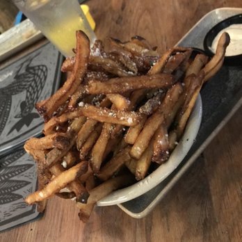 Moku Kitchen - Truffle fries - Cocktail Bars Near Me - Honolulu, Hawaii