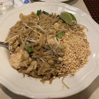 Na's Thai Cafe - Pad Thai - Thai Near Me - Chanhassen, Minnesota
