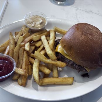 Pressed - Classic burger with a side of Pressed sauce for my fries - Burgers Near Me - Rohnert Park, California Pressed - Classic burger with a side of Pressed sauce for my fries - Burgers Near Me - Rohnert Park, California