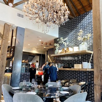 Farmers Commons - Pretty inside. - Comfort Food Near Me - Florence, Texas