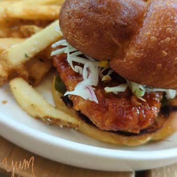 Fora - Chicken Sandwich - New American Near Me - Chicago, Illinois