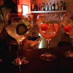 MoMa - La muestra de lo reseñado ,deliciosos gintonic