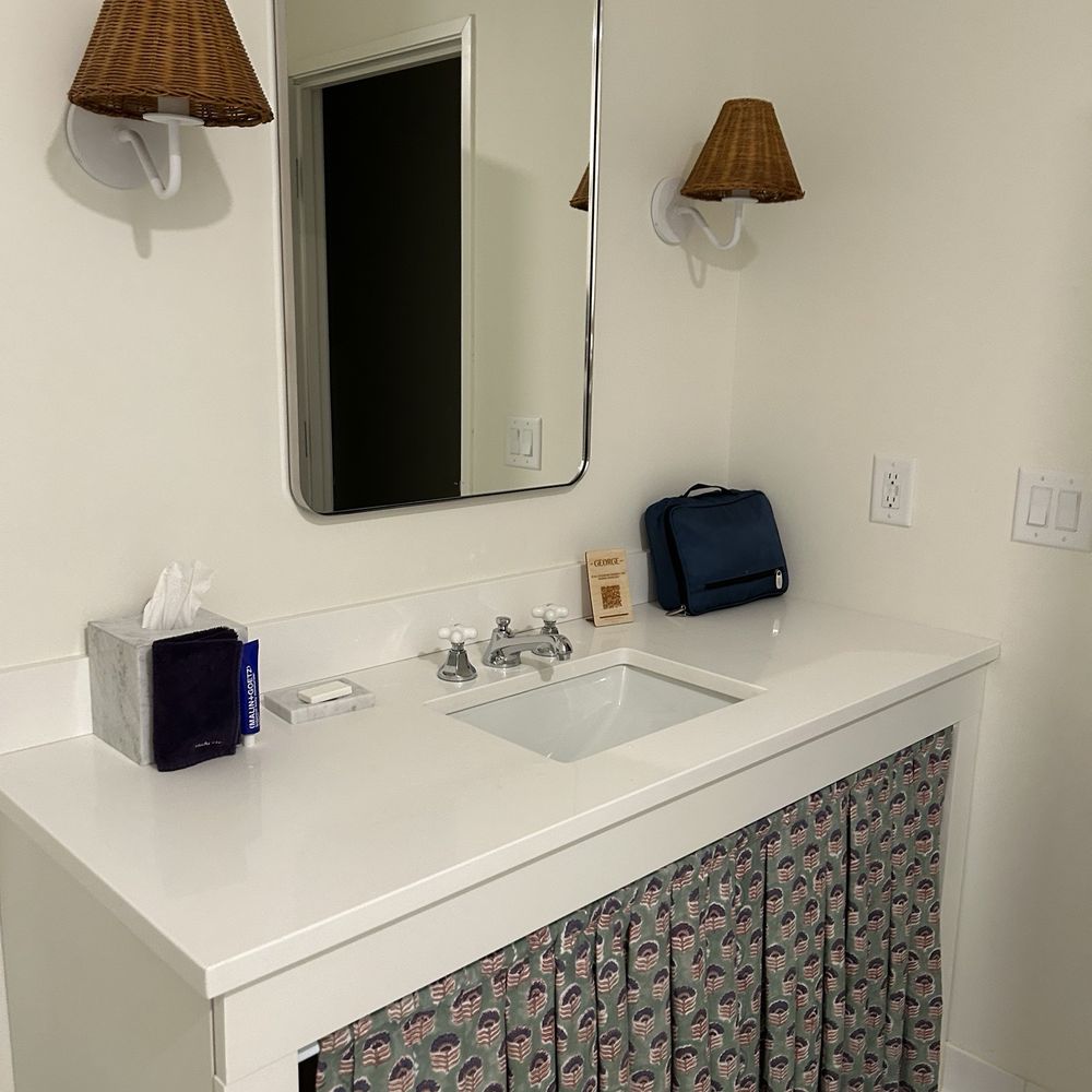The George Hotel - Vanity - Hotels Near Me - Georgetown, South Carolina The George Hotel - Vanity - Hotels Near Me - Georgetown, South Carolina
