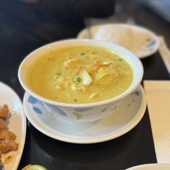 Bee House Thai Cuisine - Chicken Yellow Curry - Thai Near Me - Grover Beach, California