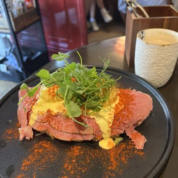 Greenwoods Singel - New Amsterdam Benedict - Breakfast & Brunch Near Me - Amsterdam, New Hampshire