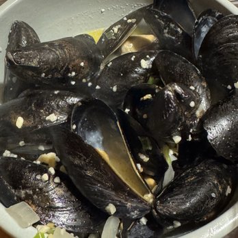 Pedro's Island Eatery - Mussels in a white wine sauce - Desserts Near Me - Rustico, Prince Edward Island