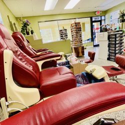 Angel Touch Nails Care - Plenty of Pedicure Chairs