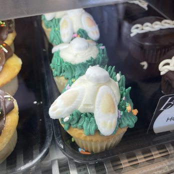 Muffin House Cafe - Easter cupcakes - Coffee & Tea Near Me - Hopkinton, Massachusetts