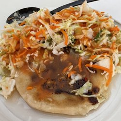 Pupusas Mi Guanaquita - Jalapeño pupusa with cabbage and red sauce