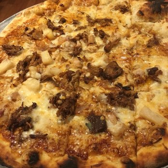 Rail Trail Flatbread - Large Hawaiian flatbread was pretty tasty. Needed more pineapple though. Enjoyed the pulled pork topping. - Bars Near Me - Hudson, Massachusetts