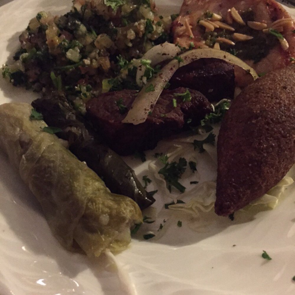 Tierra Santa - Combo plate: grilled chicken, lamb, beef wrapped in cabbage, beef wrapped in grape leaf and other items - Arabic Near Me - San Juan, Puerto Rico