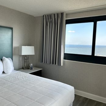 Boardwalk Resorts Flagship - Bedroom with nice view. - Resorts Near Me - Atlantic City, New Jersey Boardwalk Resorts Flagship - Bedroom with nice view. - Resorts Near Me - Atlantic City, New Jersey