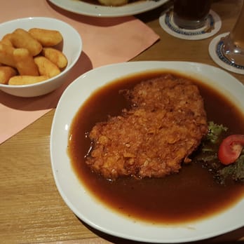 Gasthaus zur Eiche - Knusperschnitzel m. Biersoße - Hotels Near Me - Windsbach, BY
